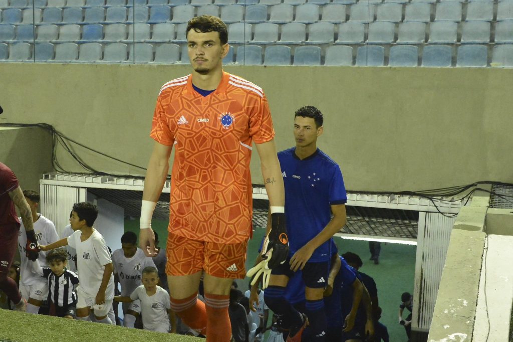 Goleiro Otávio, herói do Cruzeiro na Copinha: de Perdigão para o mundo