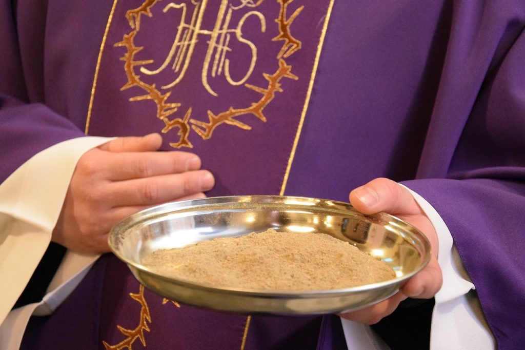 O Significado da Quarta-Feira de Cinzas - QUARTA FEIRA DE CINZAS PADRE IGREJA