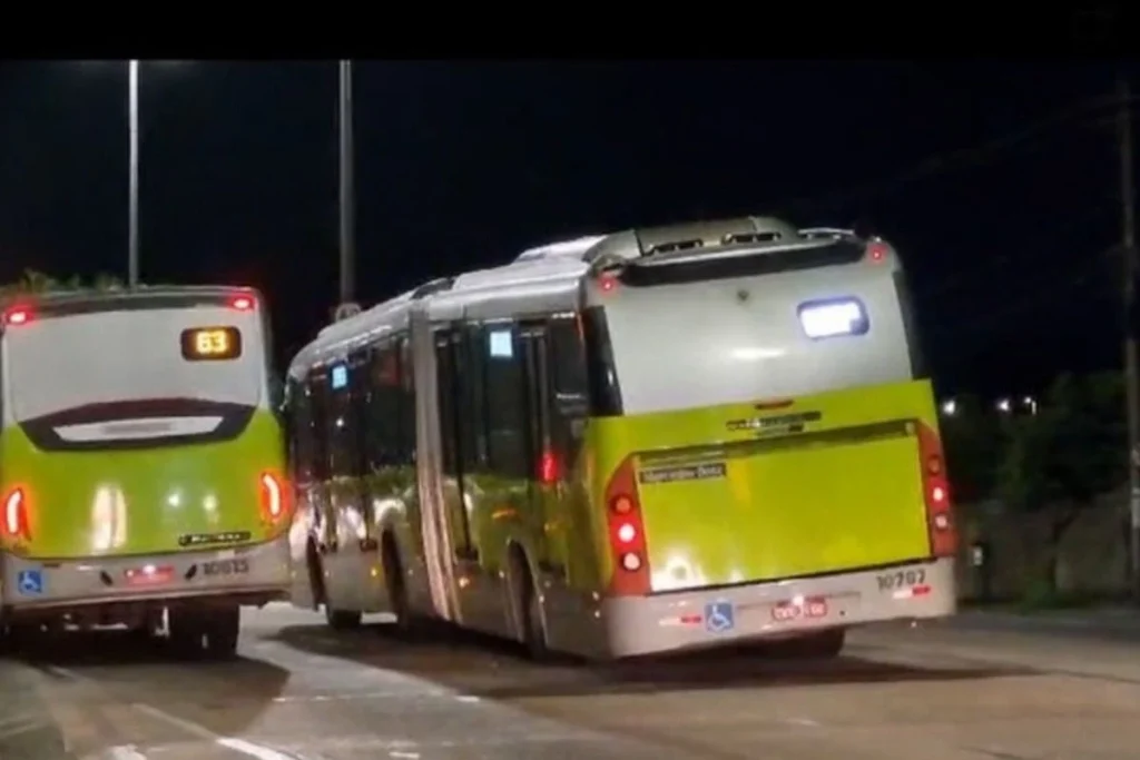 Flagra: Ônibus do MOVE 'anda torto' pelas ruas de BH