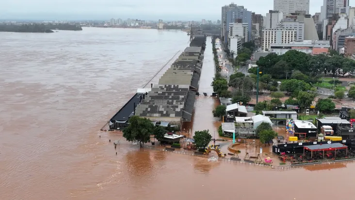 VÍDEO: Enchente histórica atinge Porto Alegre e evacua moradores