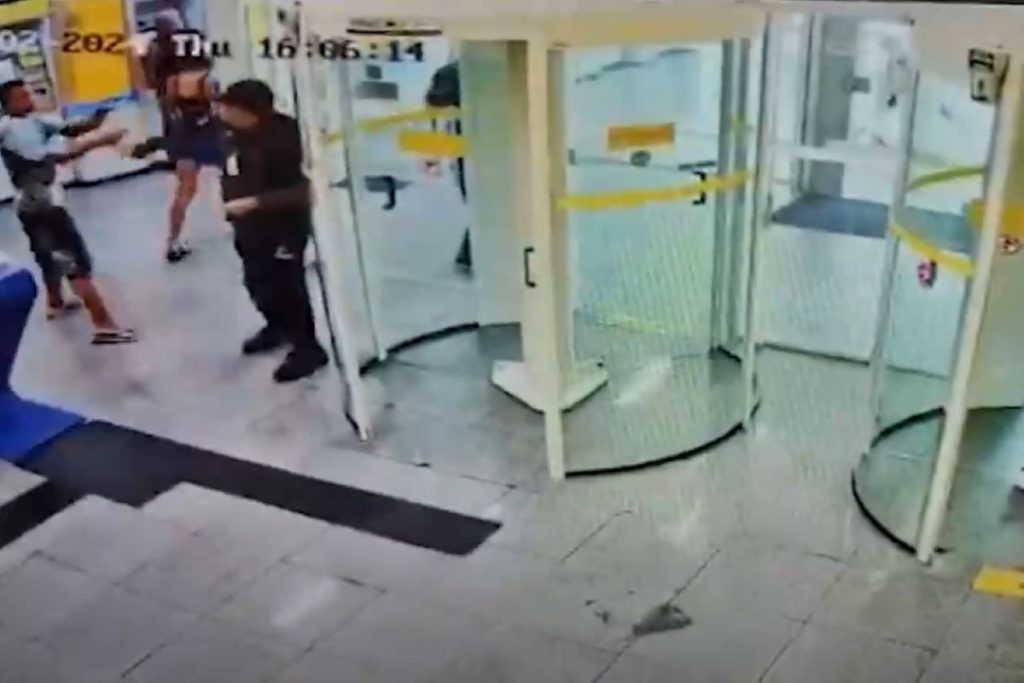 Adolescente atira em segurança de banco no interior de SP