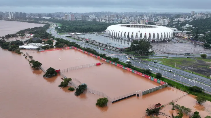 VÍDEO: Enchente histórica atinge Porto Alegre e evacua moradores