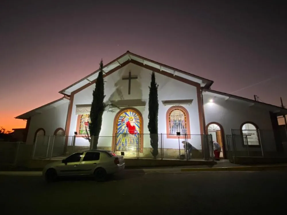 Padre é afastado após acusação de orgia dentro de igreja no interior de Minas