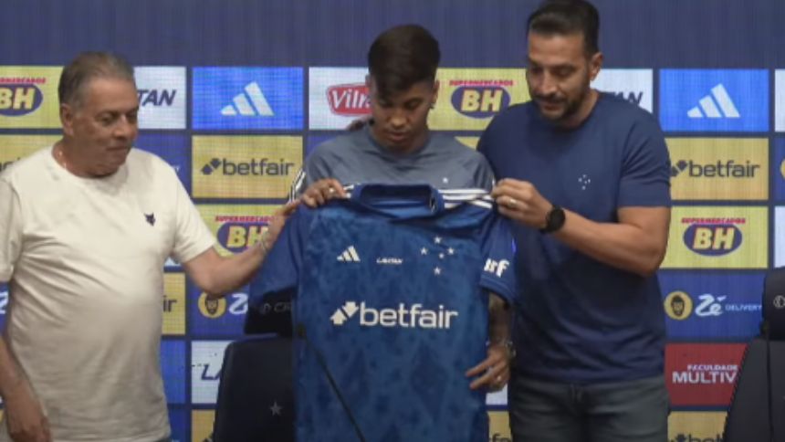 Pai de Kaio Jorge se emociona em apresentação do filho no Cruzeiro