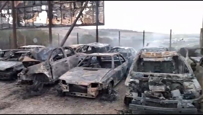 Vídeo: Incêndio destrói dezenas de carros na Grande BH 2 Incêndio destrói dezenas de carros na Grande BH