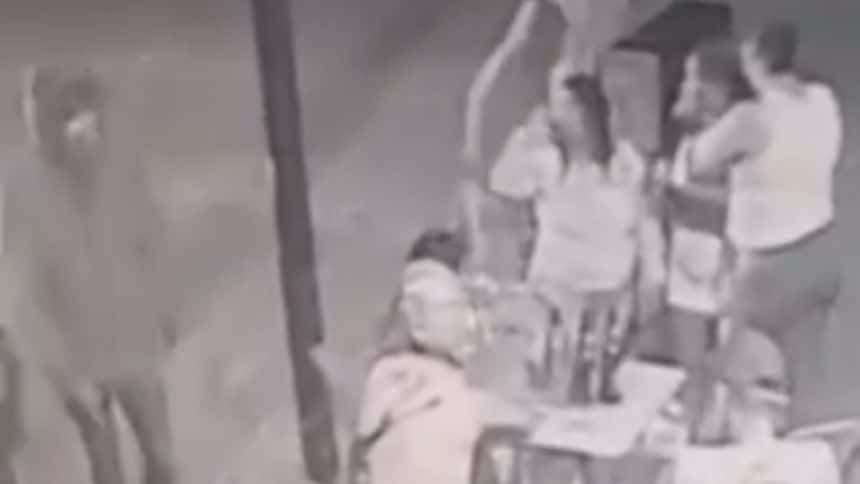 Vídeo: Empresário morre assassinado a tiros em bar de BH 2 Vídeo: Empresário morre assassinado a tiros em bar de BH