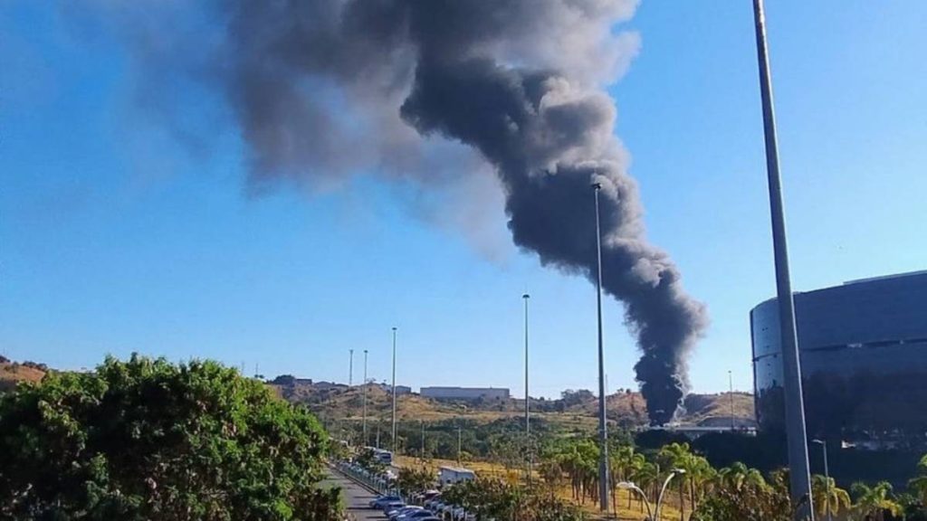 Vídeo: Incêndio atinge Cidade Administrativa, em BH