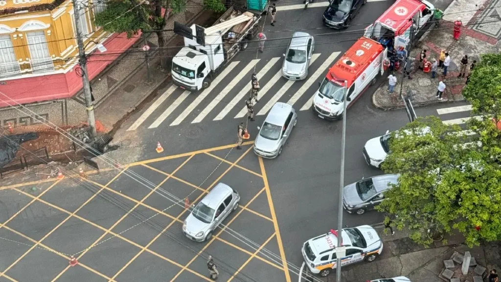 Explosão em obra no Centro de BH deixa quatro feridos; vídeo mostra momento exato