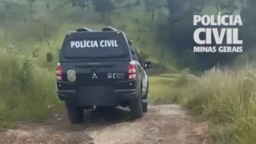 Vizinhos ateiam fogo em carro e casa de pastor que matou adolescente na Grande BH