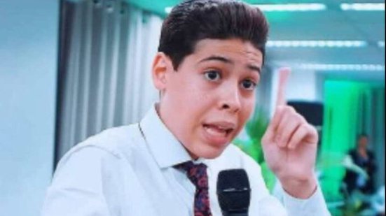 'Pastor mirim' que viralizou na internet é proibido de fazer cultos; entenda
