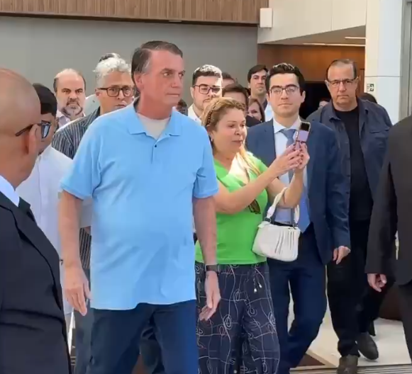 Vídeo: Bolsonaro deixa hospital em Brasília após 23 dias internado