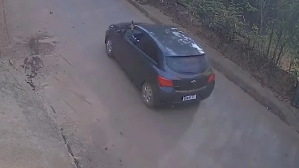 Vídeo: Policial penal atira contra carro após 'fechada' e acerta criança de 10 anos em Minas 2 Policial penal atira contra carro após 'fechada' e acerta criança de 10 anos em Minas