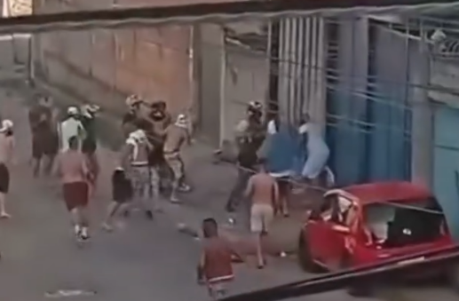 Vídeo: Confronto entre Máfia Azul e Galoucura deixa feridos em Betim 2 Vídeo: Confronto entre Máfia Azul e Galoucura deixa feridos em Betim - image 4