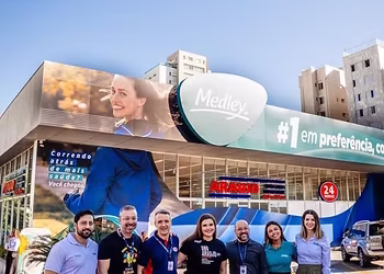 Drogaria Araújo transforma loja em espaço-conceito