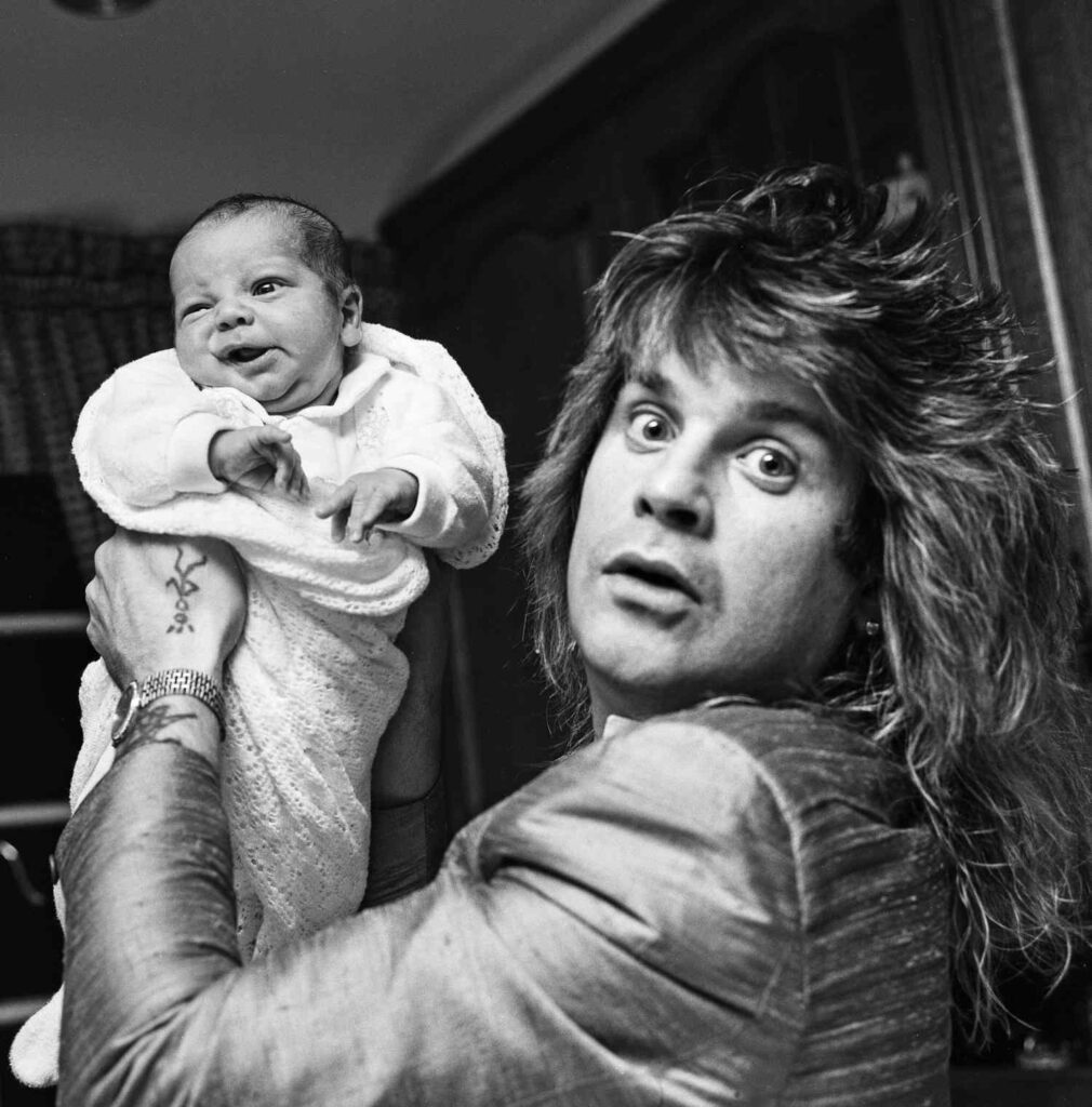 As 5 músicas mais tocadas de Ozzy Osbourne no Spotify — e um tributo ao Príncipe das Trevas 2 As 5 músicas mais tocadas de Ozzy Osbourne no Spotify — e um tributo ao Príncipe das Trevas - Ozzy Osbourne Life Pics 091523 1 aa1353c85ff54f79b7f37f865f3c7911