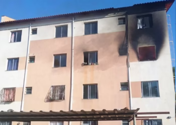 Incêndio destrói apartamento e evacua prédio em BH
