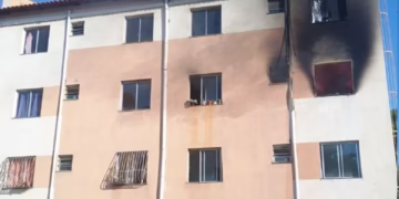 Incêndio destrói apartamento e evacua prédio em BH