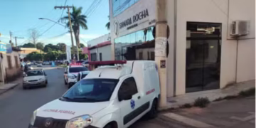 Homem furta ambulância, bate em poste e acaba preso no Norte de Minas
